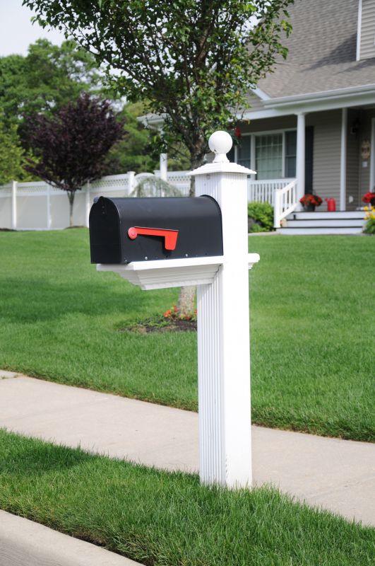 Elegant Brick Mailbox with Decorative Cap